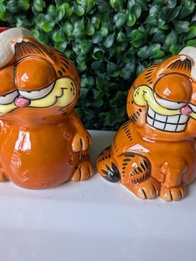 Enesco Orange Garfield Ceramic Salt and Pepper Shakers